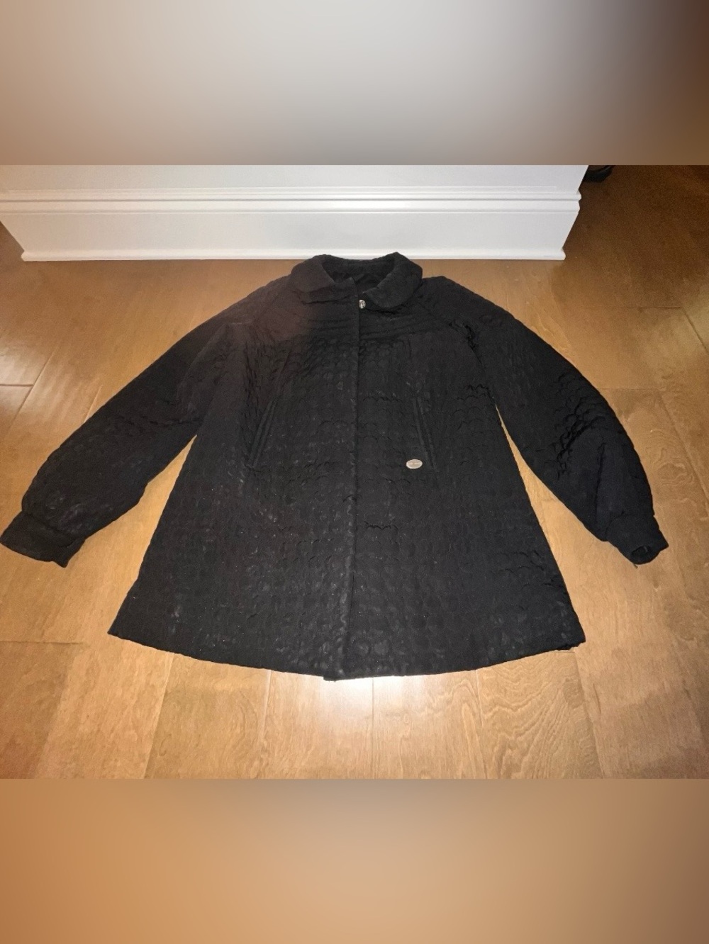 Betsey Johnson: Women’s Quilted Coat Size Small: Black